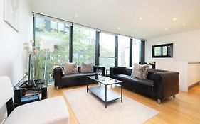 Altido Elegant Flat Near The Meadows With Parking